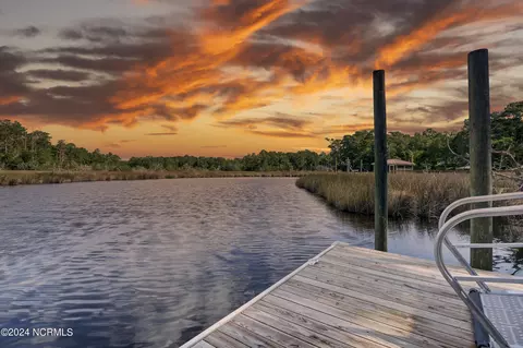 223 Creek View Cir, Sneads Ferry, NC 28460