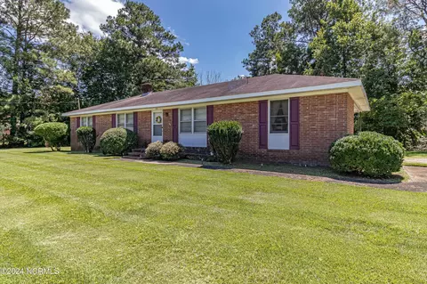 318 Woodview Dr, Goldsboro, NC 27530