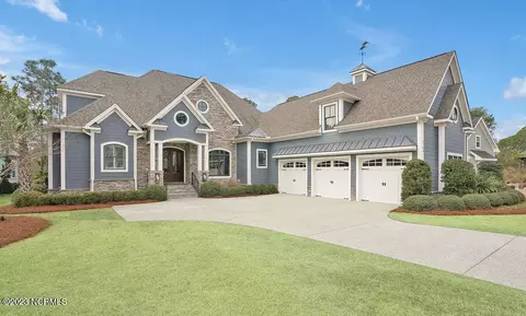 2734 Parkridge Dr, Southport, NC 28461