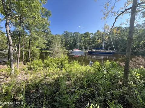 111 Pineview Dr, Oriental, NC 28571