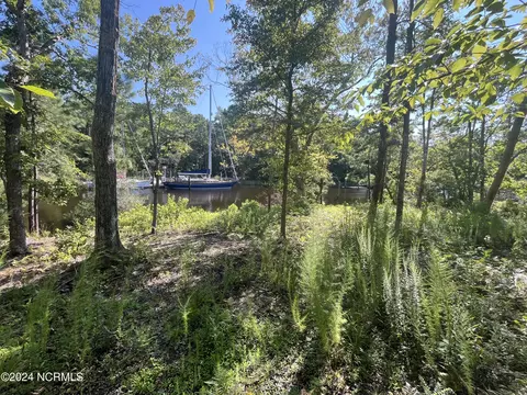 111 Pineview Dr, Oriental, NC 28571 photo 7