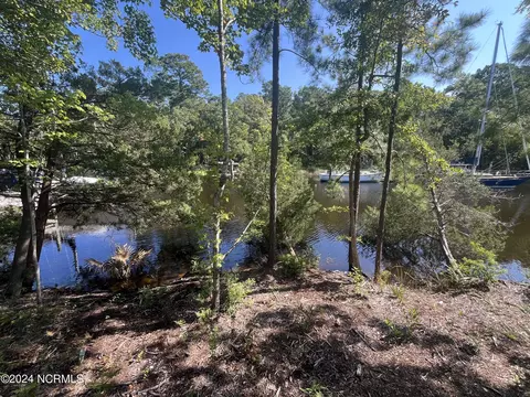 111 Pineview Dr, Oriental, NC 28571 photo 4
