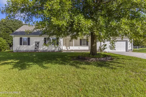 111 Annie Rd, Richlands, NC 28574