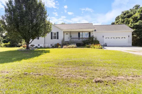 424 Whistling Heron Way, Swansboro, NC 28584