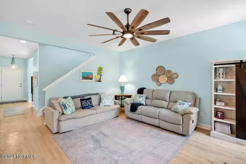 1012 E Arboria Dr, Hampstead, NC 28443 photo 9