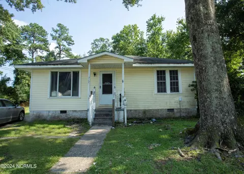 717 New River Dr, Jacksonville, NC 28540