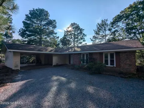 102 Glen Oak Ct, West End, NC 27376