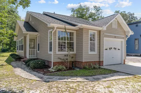 112 NW 19th St, Oak Island, NC 28465