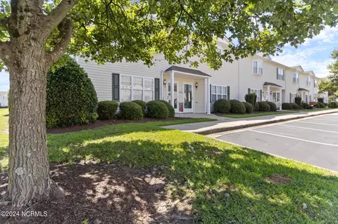 2340 Vineyard Dr #M1, Winterville, NC 28590