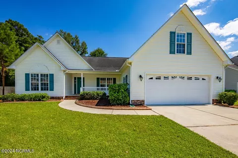 105 Croatan Woods Dr, New Bern, NC 28562