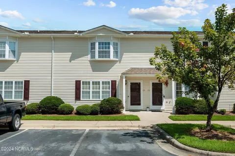 4033 Cobblestone Dr #W5, Greenville, NC 27834