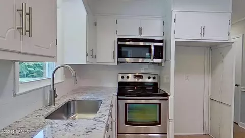 Kitchen - 1343 Nc Hyw 102, Ayden, NC 28513 photo 2 of 3