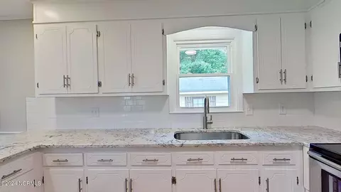 Kitchen - 1343 Nc Hyw 102, Ayden, NC 28513 photo 3 of 3