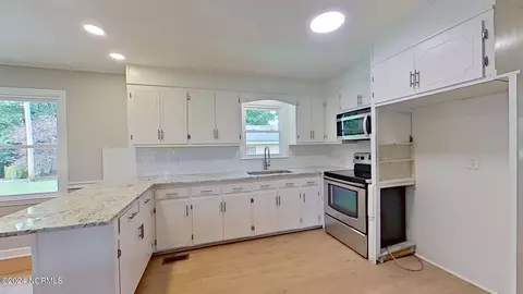 Kitchen - 1343 Nc Hyw 102, Ayden, NC 28513 photo 1 of 3