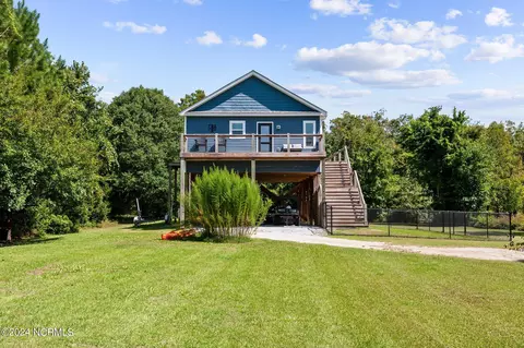 899 Harriett Ln, Pollocksville, NC 28573