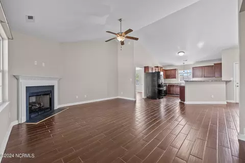 609 Parsley Dr, Hubert, NC 28539 photo 2