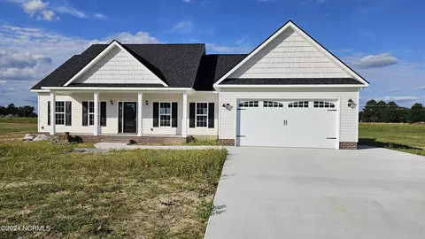 92 Country Cove Ln, Clinton, NC 28328