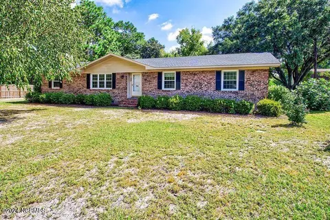 554 Long Leaf Acres Dr, Wilmington, NC 28405
