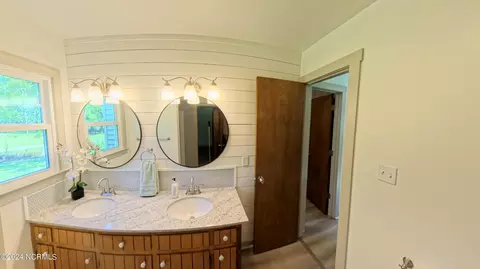 Bath - 562 Richlands Loop Rd, Richlands, NC 28574 photo 1 of 3