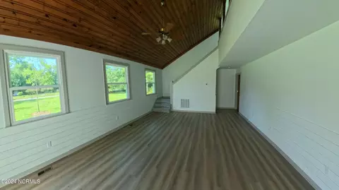 Living - 562 Richlands Loop Rd, Richlands, NC 28574 photo 1 of 2