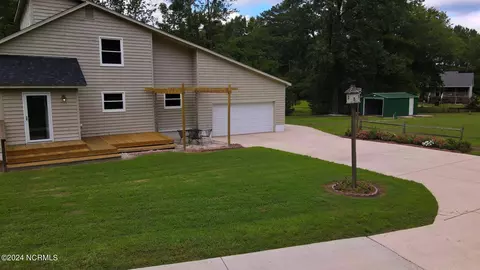 Exterior - 562 Richlands Loop Rd, Richlands, NC 28574 photo 1 of 4