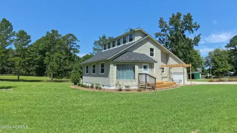 562 Richlands Loop Rd, Richlands, NC 28574