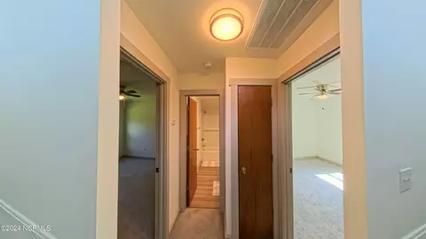Entry Way - 562 Richlands Loop Rd, Richlands, NC 28574 photo 6 of 7