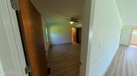 Entry Way - 562 Richlands Loop Rd, Richlands, NC 28574 photo 4 of 7