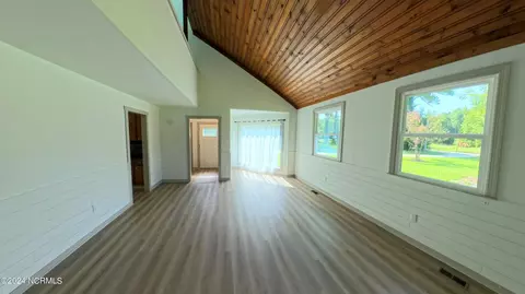 Living - 562 Richlands Loop Rd, Richlands, NC 28574 photo 2 of 2