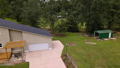 Exterior - 562 Richlands Loop Rd, Richlands, NC 28574 photo 2 of 4