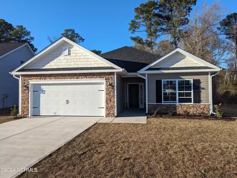 704 Greenwich Pl, Richlands, NC 28574