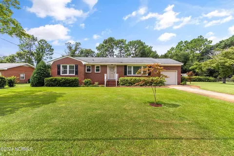 218 Green Meadows Dr, Wilmington, NC 28405