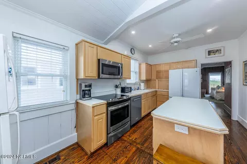 Kitchen - 200 E Boardwalk Blvd, Atlantic Beach, NC 28512 photo 3 of 3
