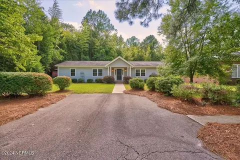 260 E Delaware Ave, Southern Pines, NC 28387