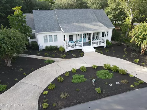 6247 Lookout Point Dr, Southport, NC 28461