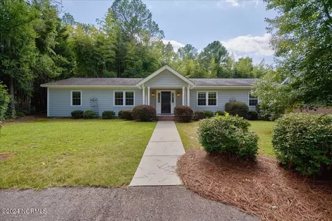 262 E Delaware Ave, Southern Pines, NC 28387