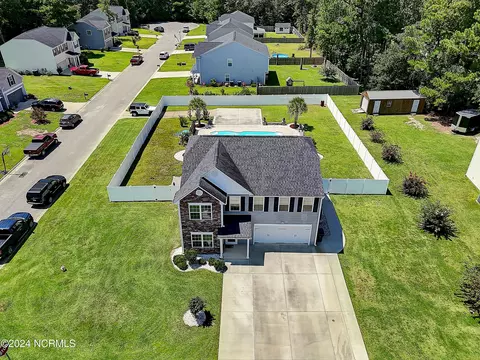 225 Fort Charles Dr NW, Supply, NC 28462