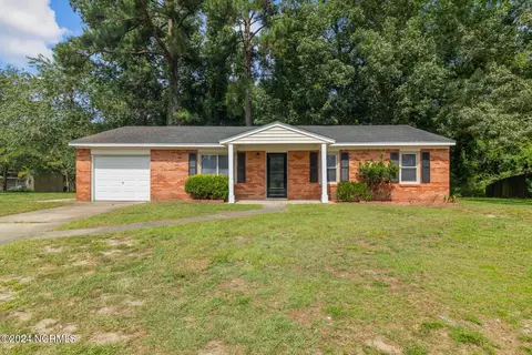428 Duff Ct, Jacksonville, NC 28546