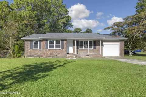 510 Lakewood Dr, Jacksonville, NC 28546