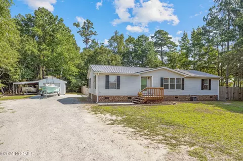 102 Driftwood Ct, Cedar Point, NC 28584