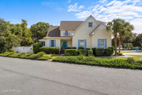 932 Tidewater Ln, Carolina Beach, NC 28428