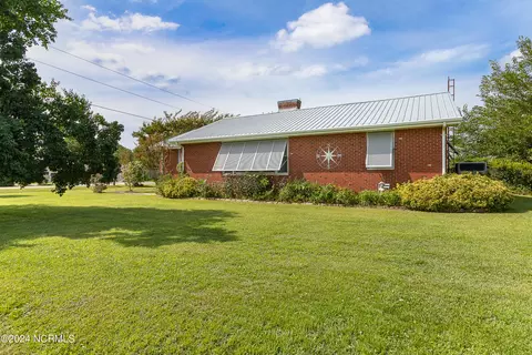 104 Sherrill Loop Rd, Sneads Ferry, NC 28460