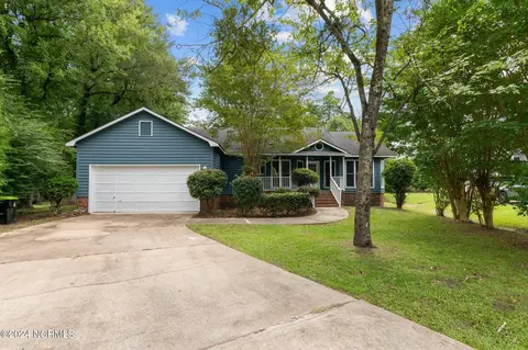 912 Shipyard Pt, New Bern, NC 28560