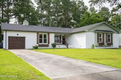 2609 Northwoods Dr, Jacksonville, NC 28540