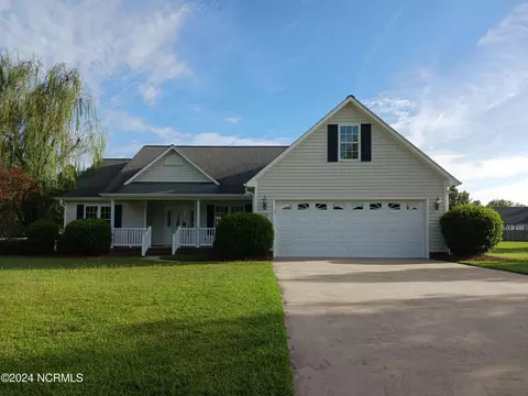 2709 Prestonwood Dr, Grimesland, NC 27837