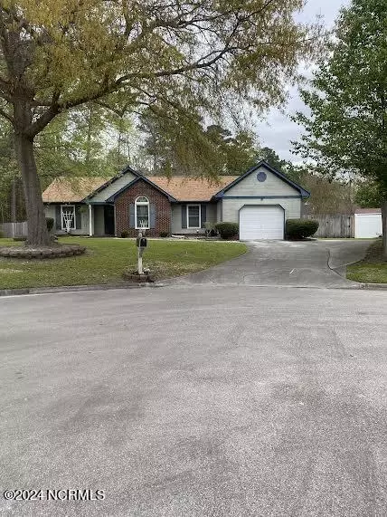 102 Beacon Hill Ct, Jacksonville, NC 28540