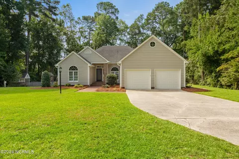 2515 Pineridge Dr, Kinston, NC 28504