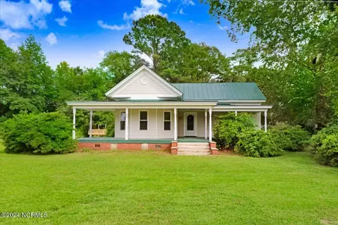 4617 Hull Rd, La Grange, NC 28551