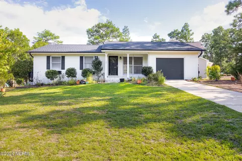 2 Gilmore Rd, Pinehurst, NC 28374