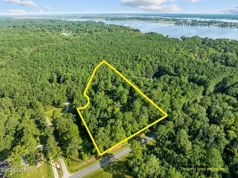 9 Ags Ave, Chocowinity, NC 27817